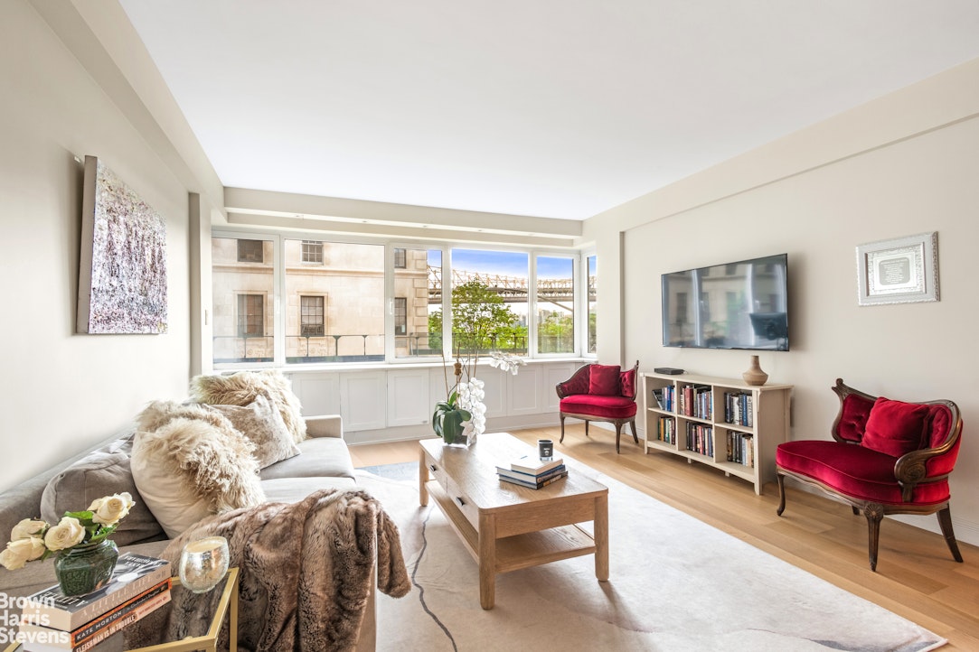 25 SUTTON Place S 3D
