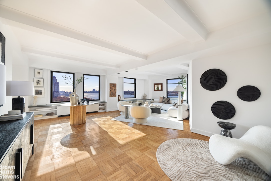 110 RIVERSIDE Drive 15A
