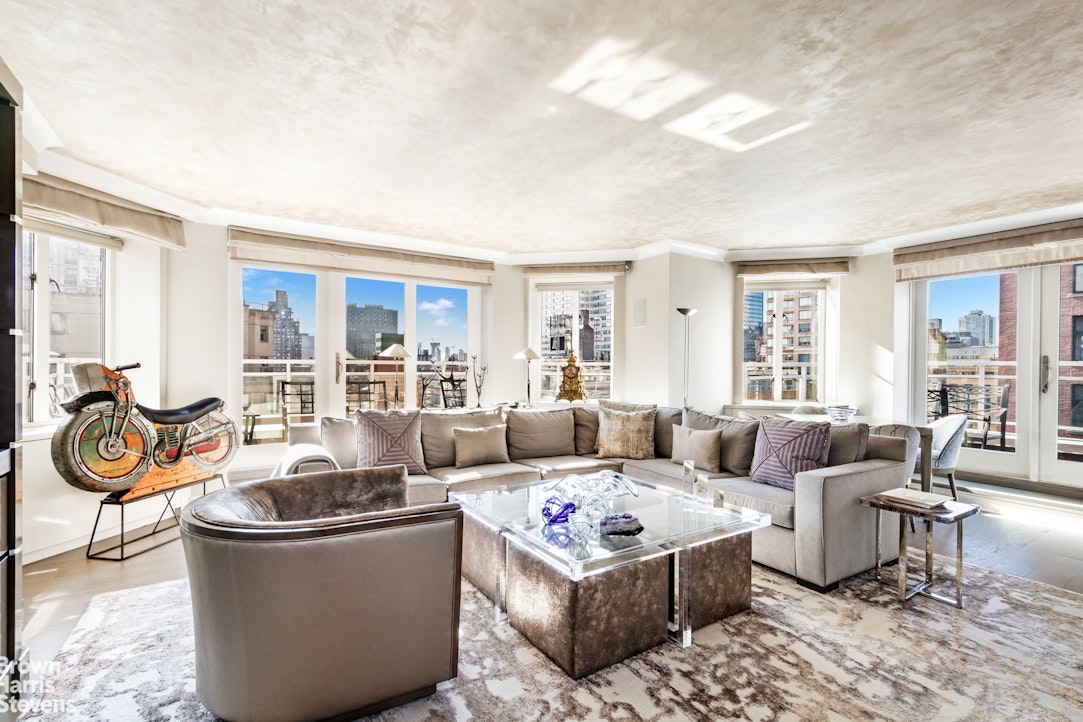179 E 70TH Street PH19/20B