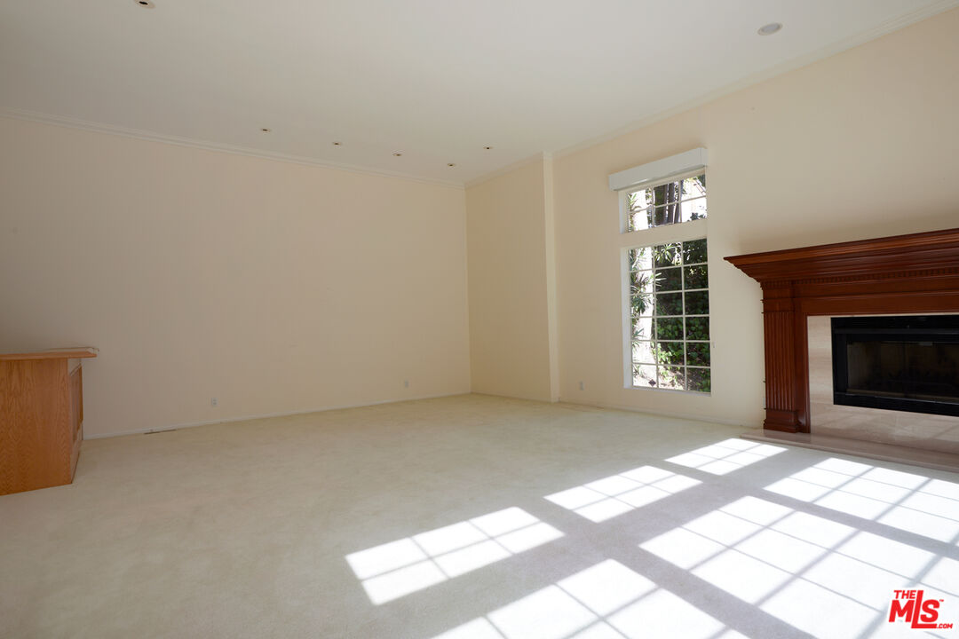 1808 Franklin Canyon Dr