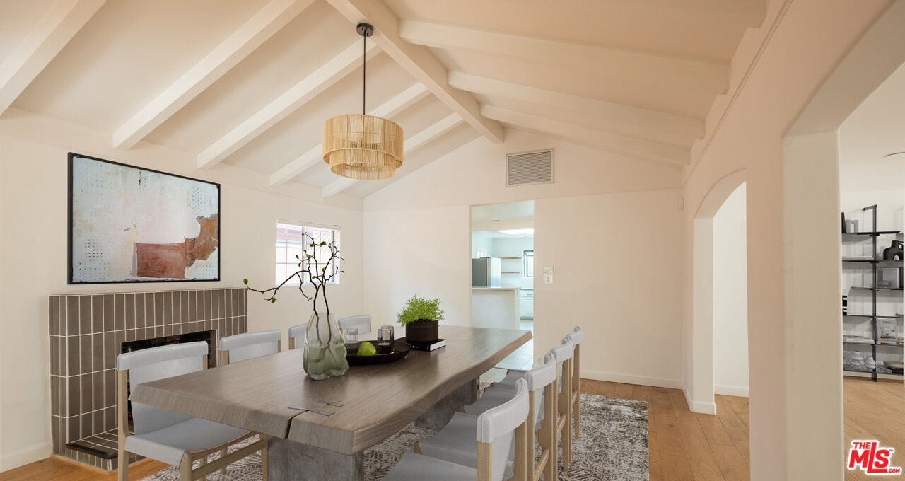 5239 San Feliciano Dr