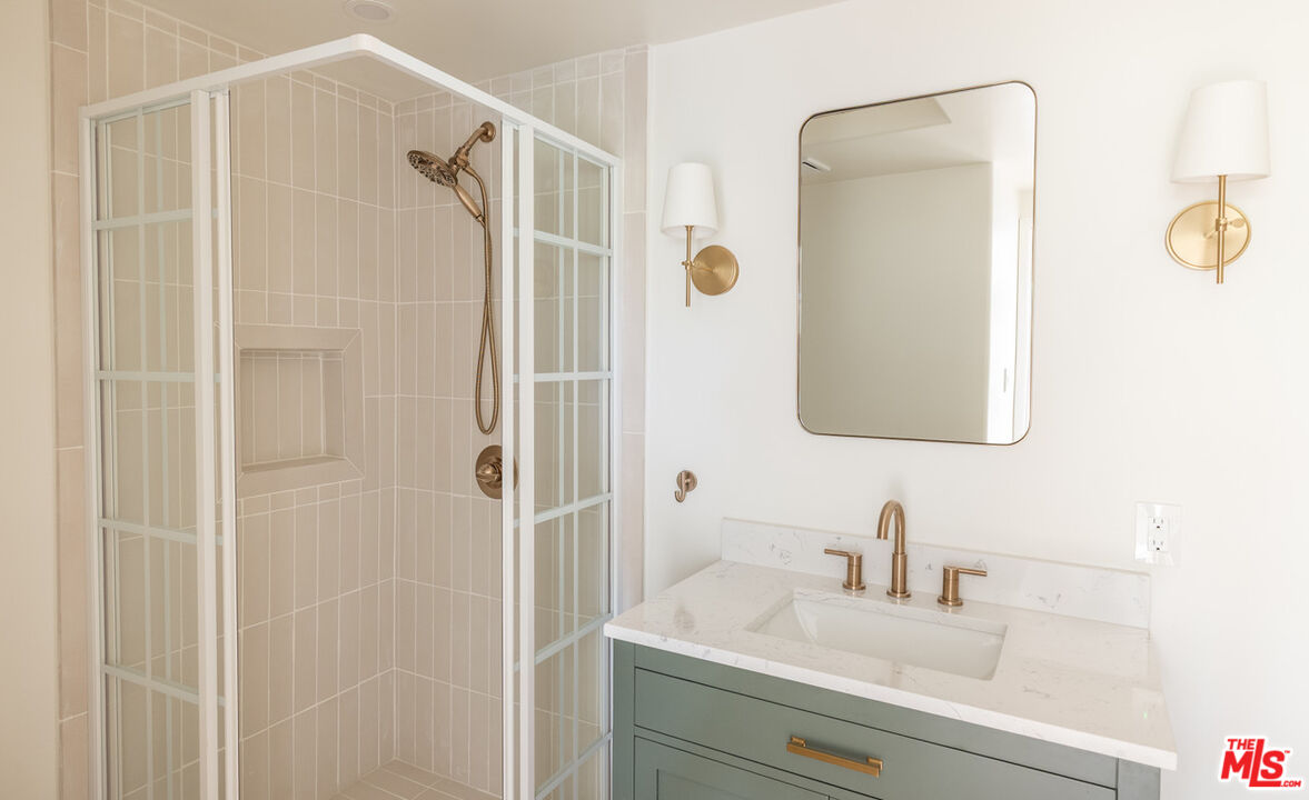 5239 San Feliciano Dr