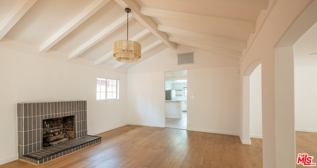 5239 San Feliciano Dr