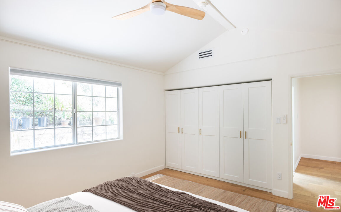 5239 San Feliciano Dr