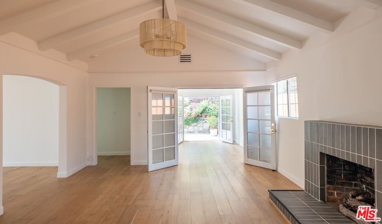 5239 San Feliciano Dr