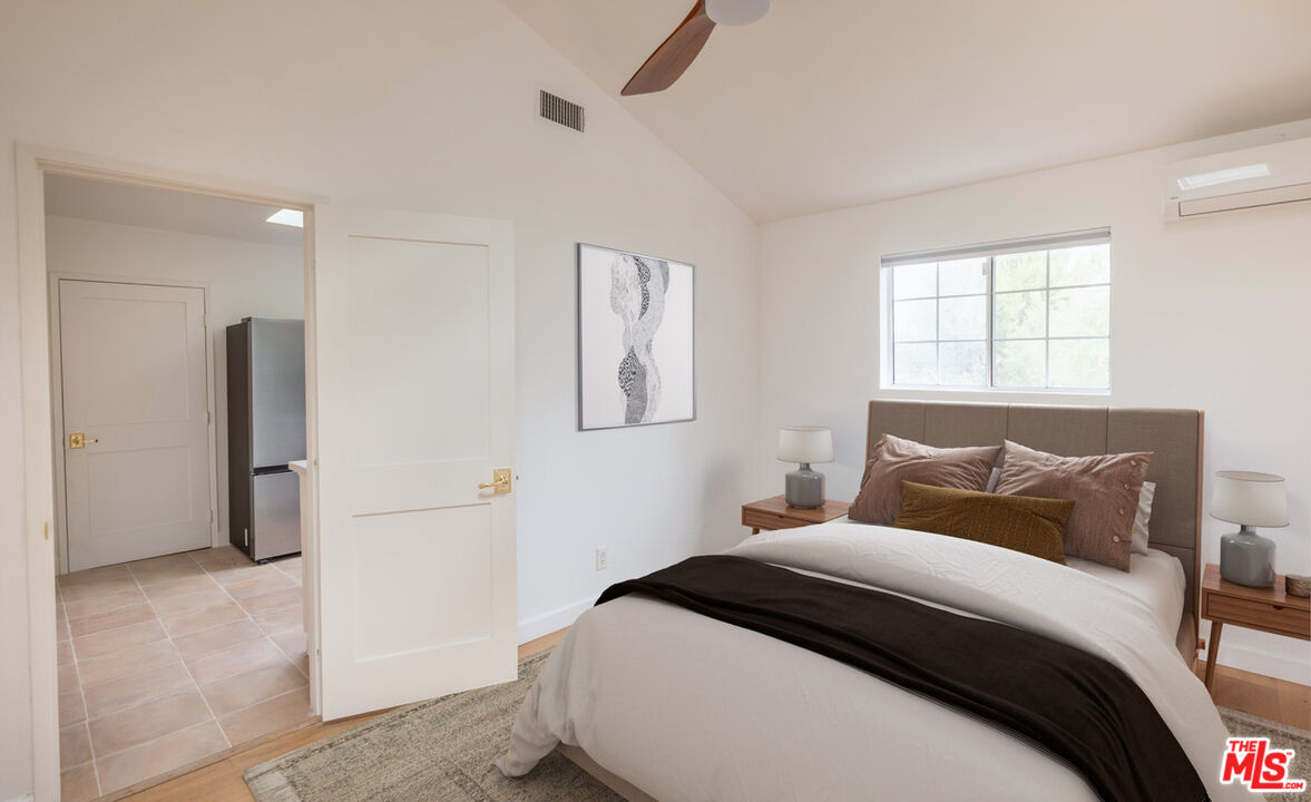 5239 San Feliciano Dr