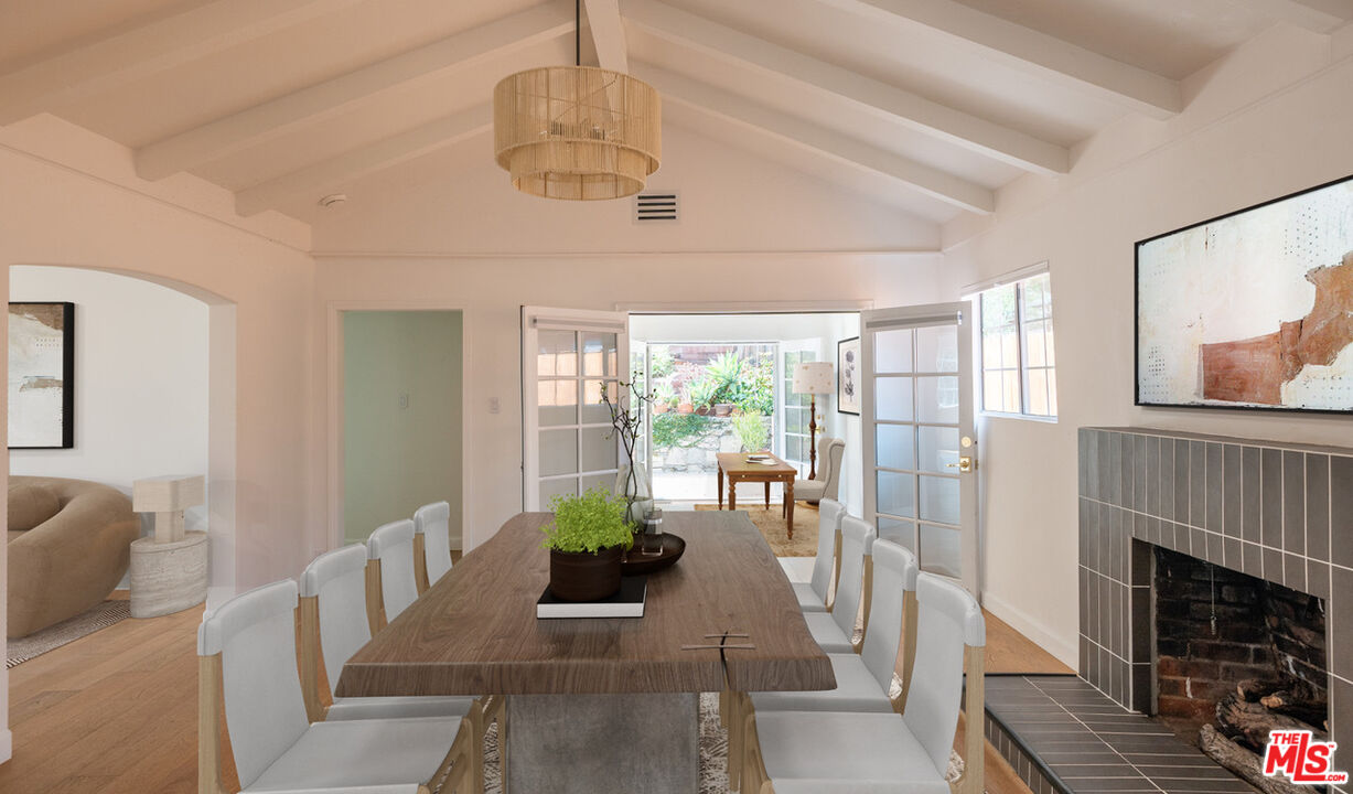 5239 San Feliciano Dr