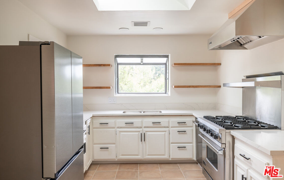 5239 San Feliciano Dr