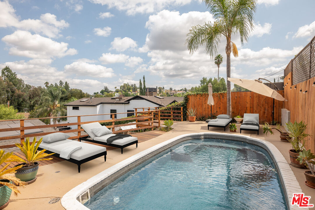 5239 San Feliciano Dr