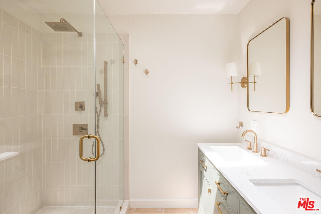 5239 San Feliciano Dr