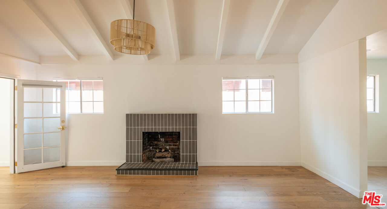 5239 San Feliciano Dr