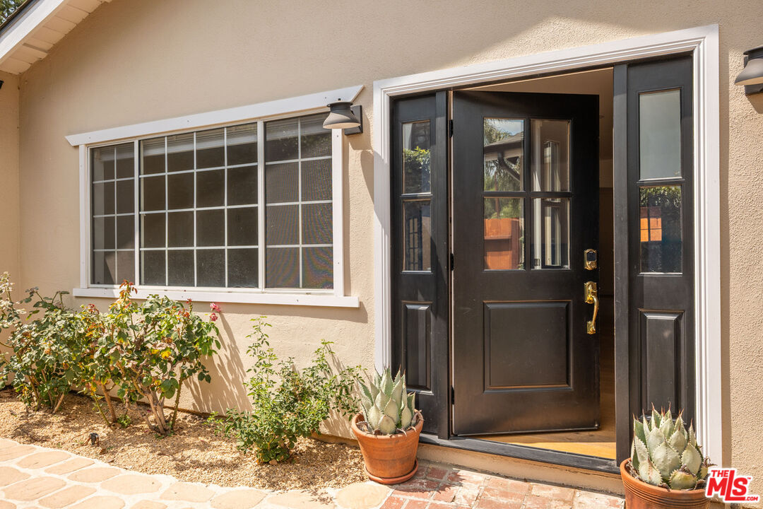 5239 San Feliciano Dr