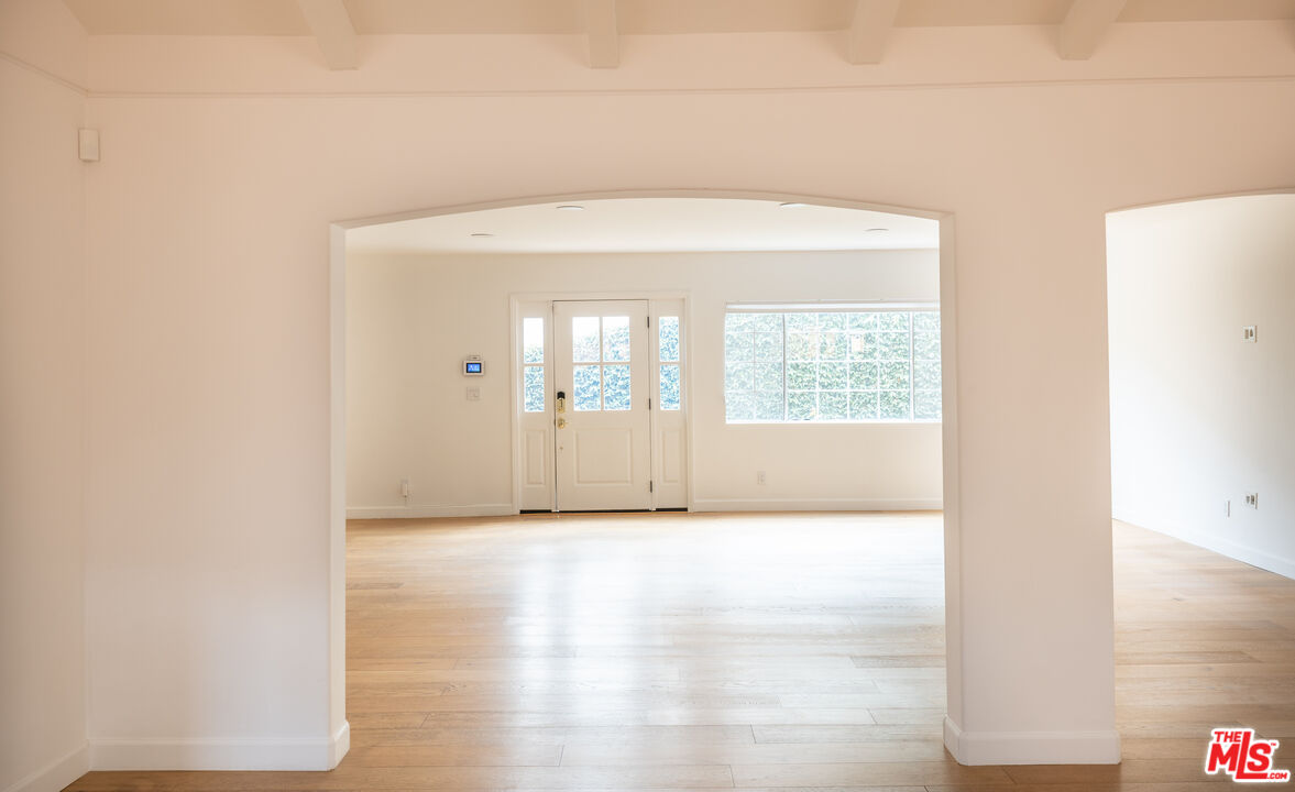 5239 San Feliciano Dr