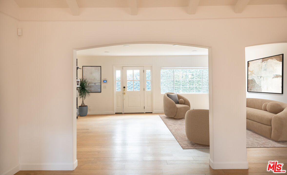 5239 San Feliciano Dr