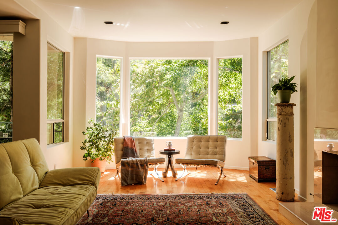 10055 Reevesbury Dr Beverly Hills CA