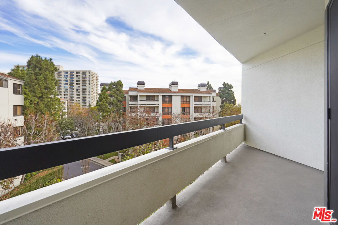 2102 CENTURY PARK LN Unit: 305