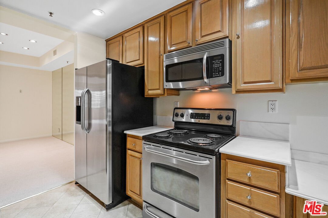 2102 CENTURY PARK LN Unit: 305