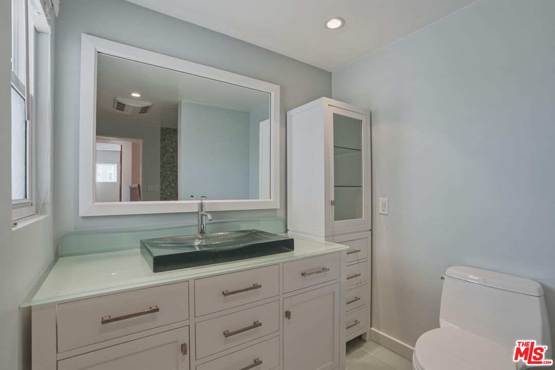 4311 W Sarah St