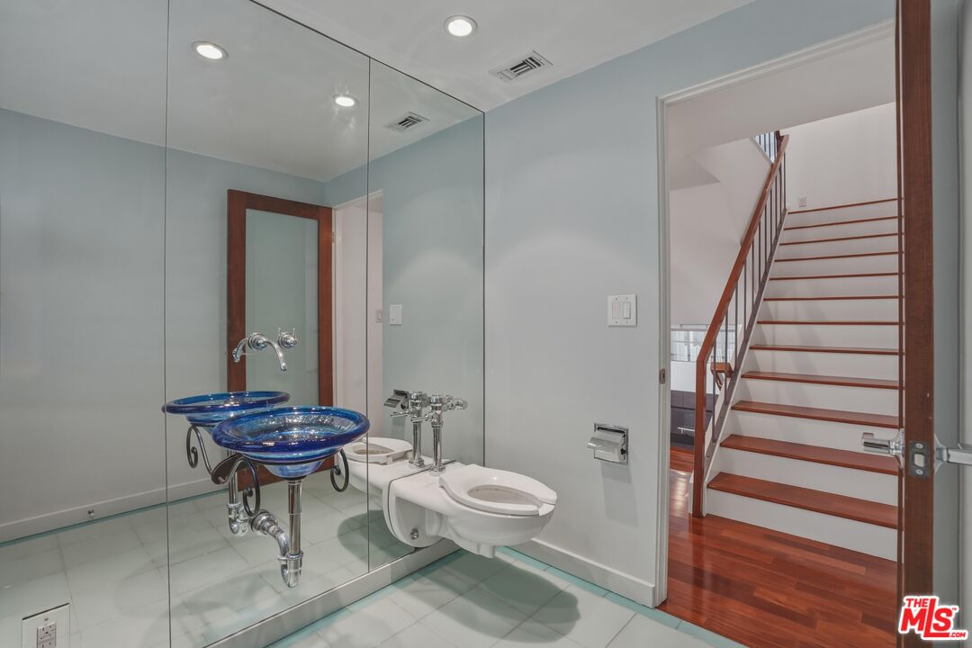 4311 W Sarah St