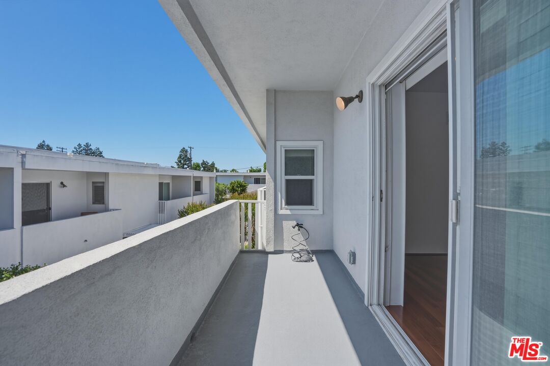 4311 W Sarah St