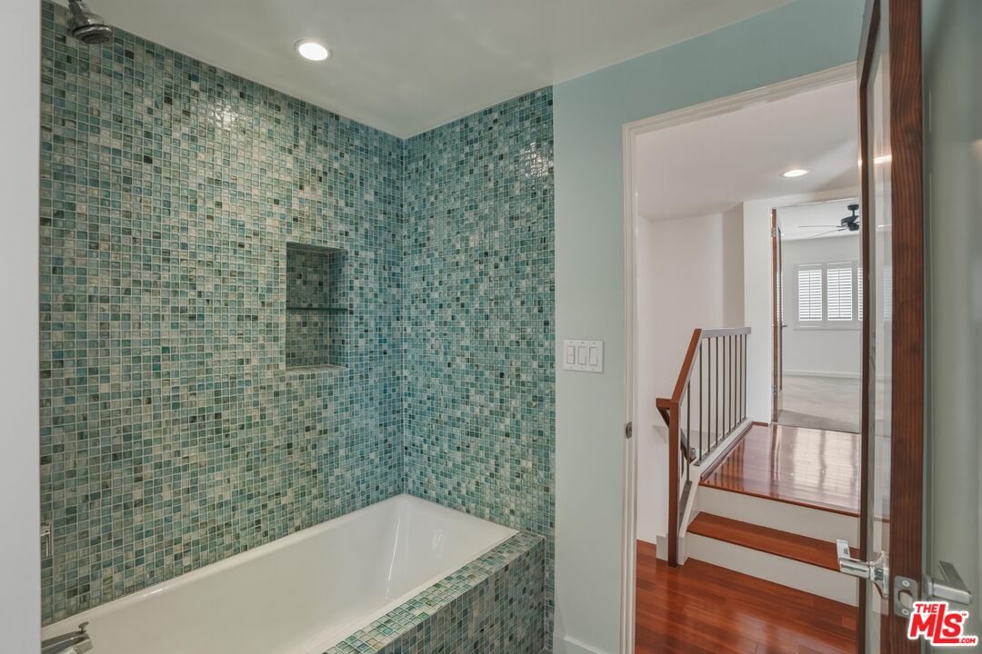 4311 W Sarah St