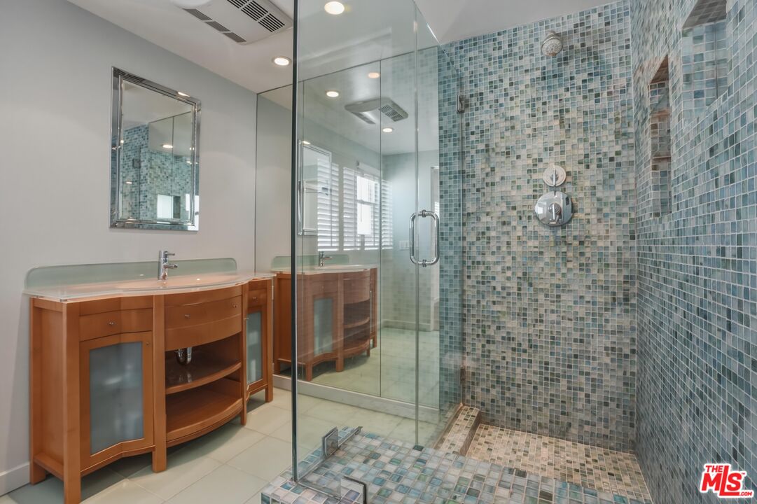 4311 W Sarah St