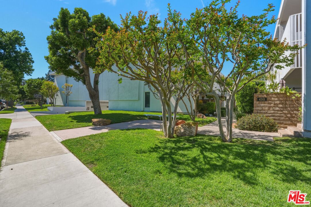 4311 W Sarah St