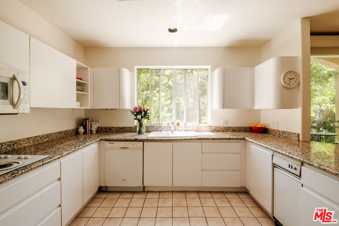 10055 Reevesbury Dr