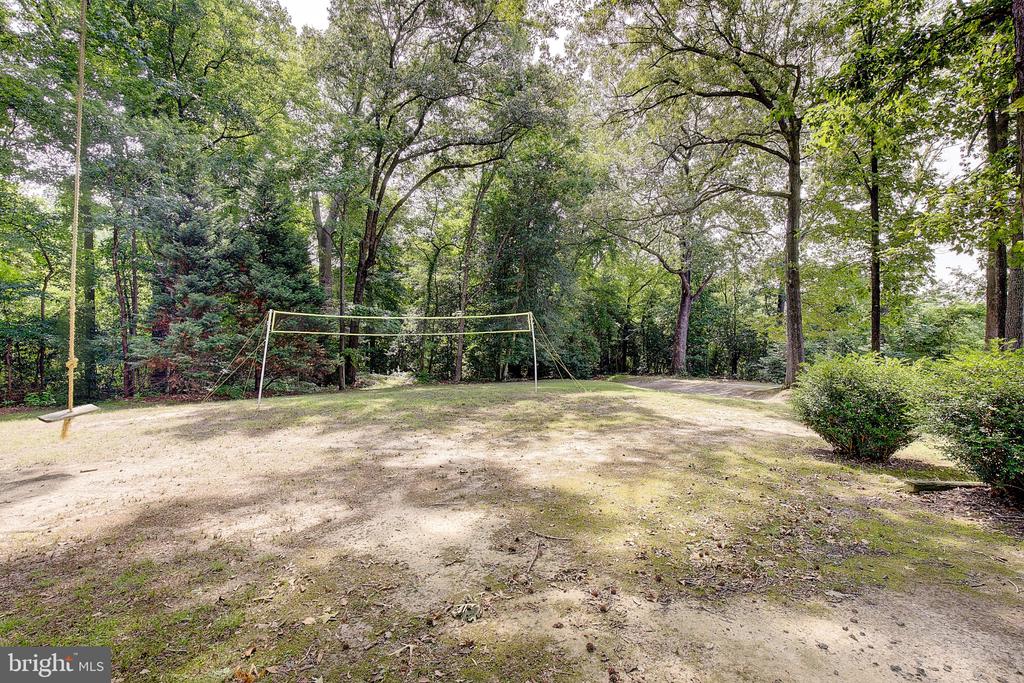 5494 HALLOWING POINT ROAD