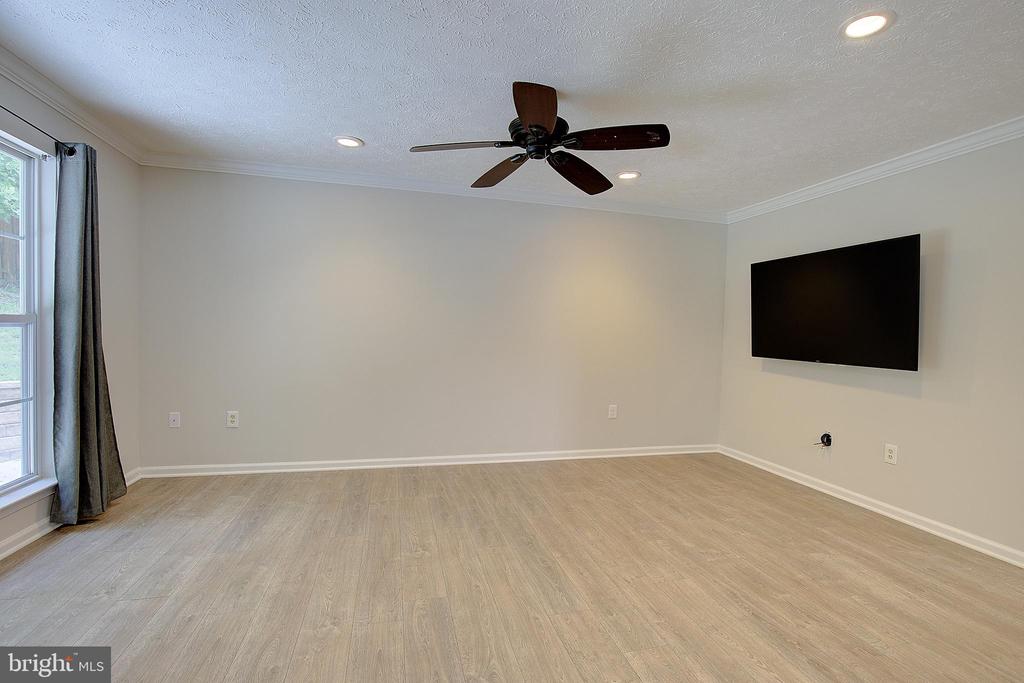 5244 GREENVILLE DRIVE
