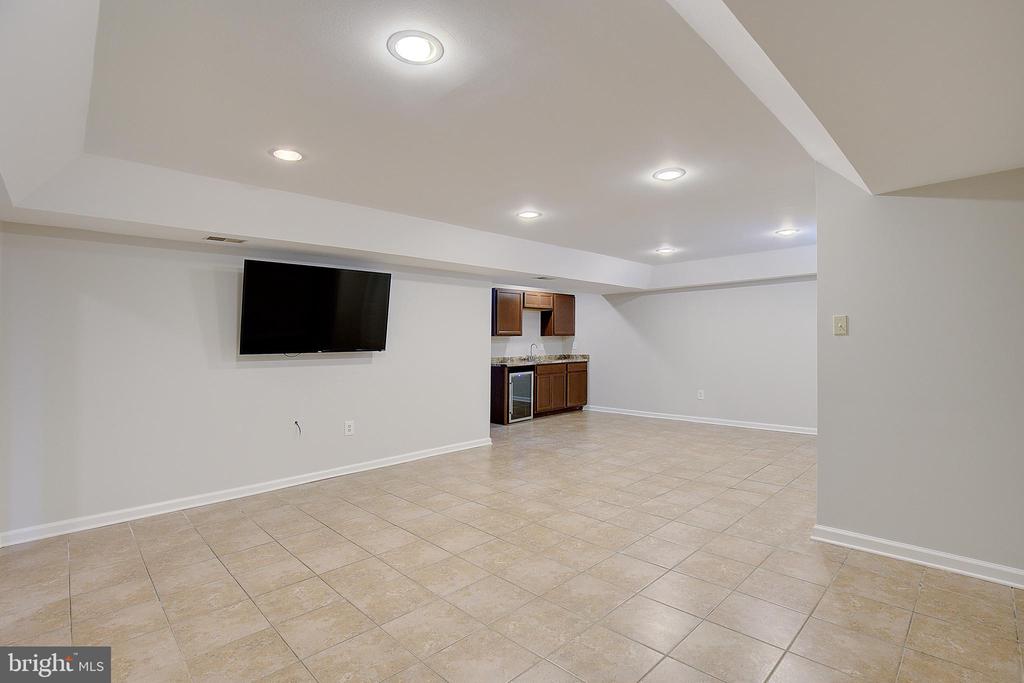 5244 GREENVILLE DRIVE