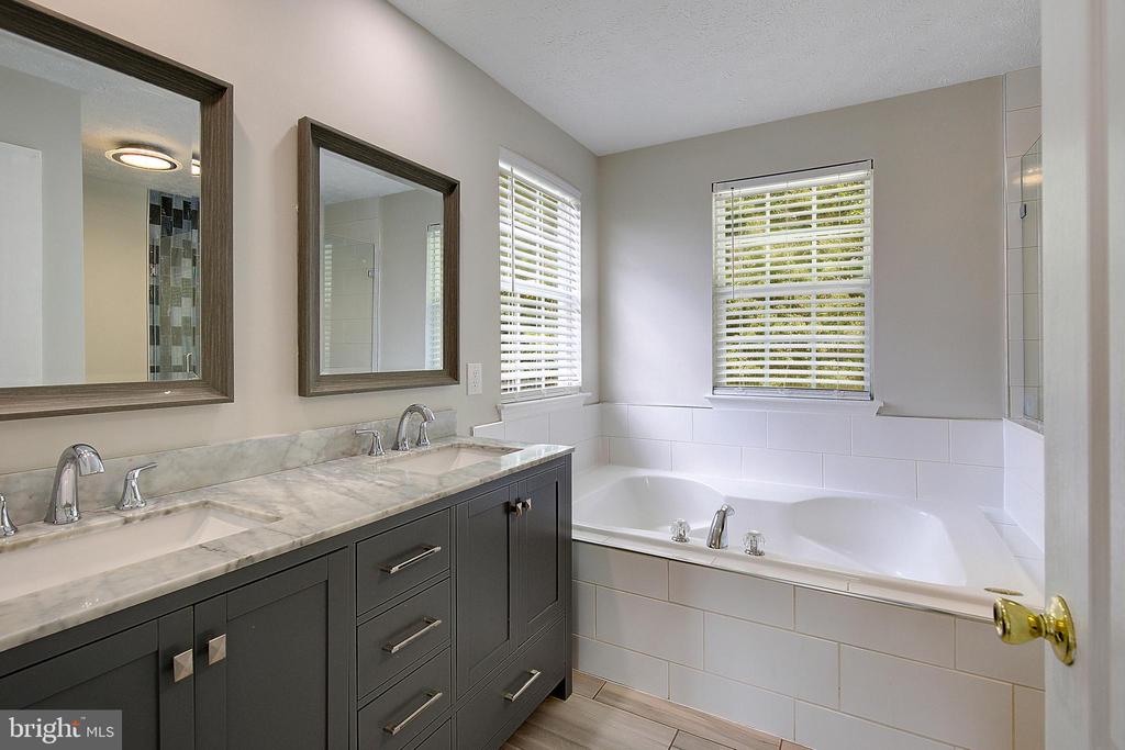 5244 GREENVILLE DRIVE
