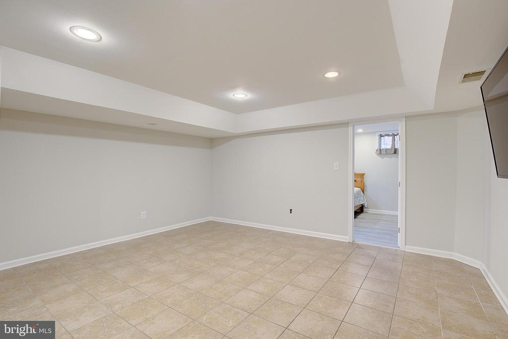 5244 GREENVILLE DRIVE