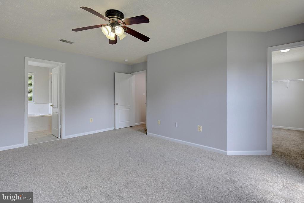 5244 GREENVILLE DRIVE