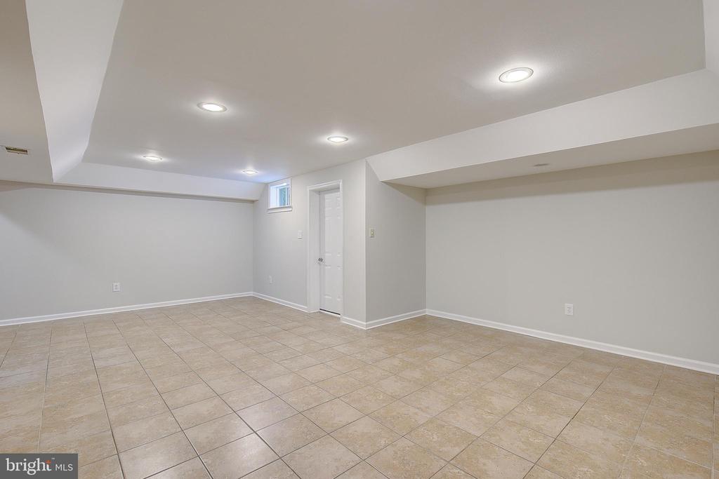 5244 GREENVILLE DRIVE