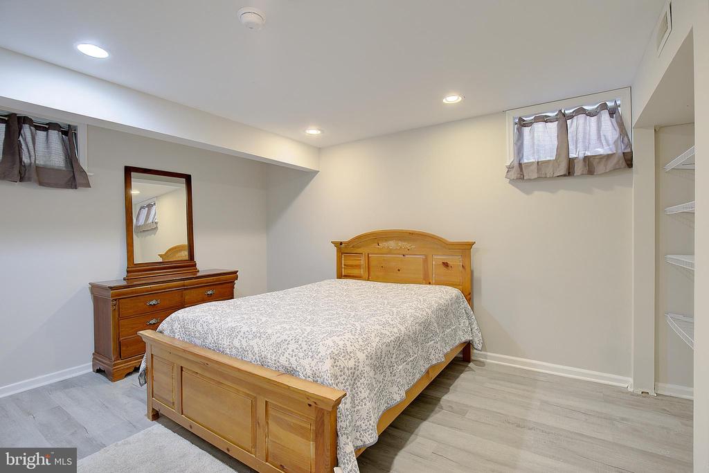 5244 GREENVILLE DRIVE