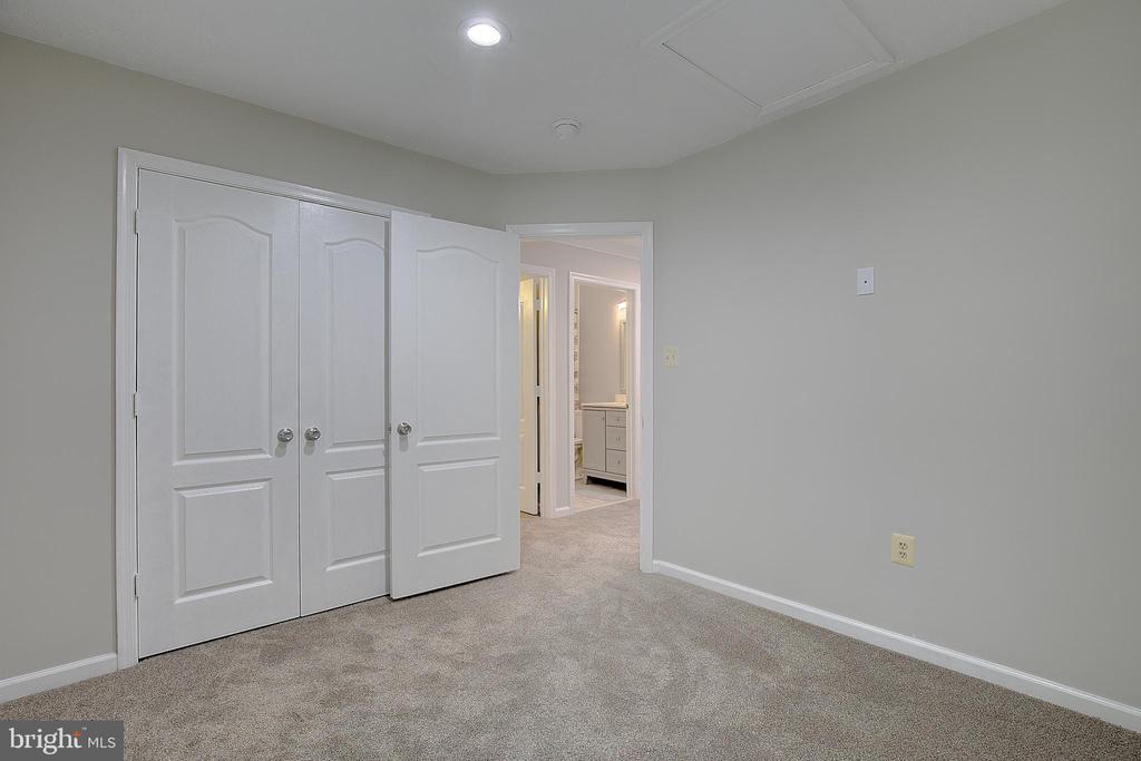 5244 GREENVILLE DRIVE