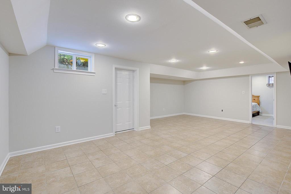 5244 GREENVILLE DRIVE