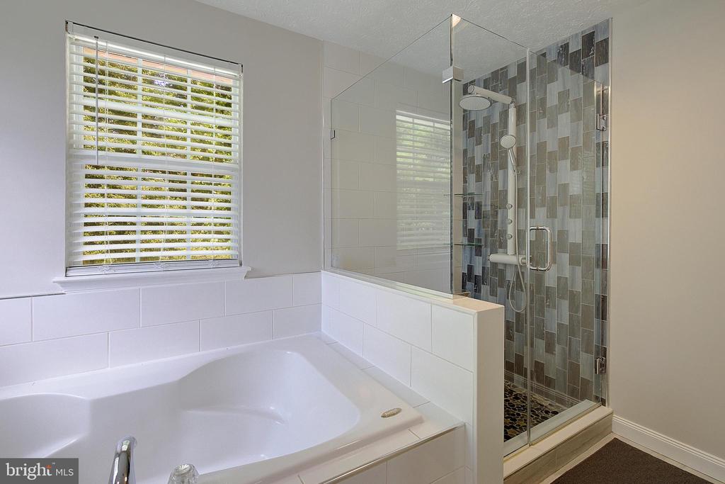 5244 GREENVILLE DRIVE