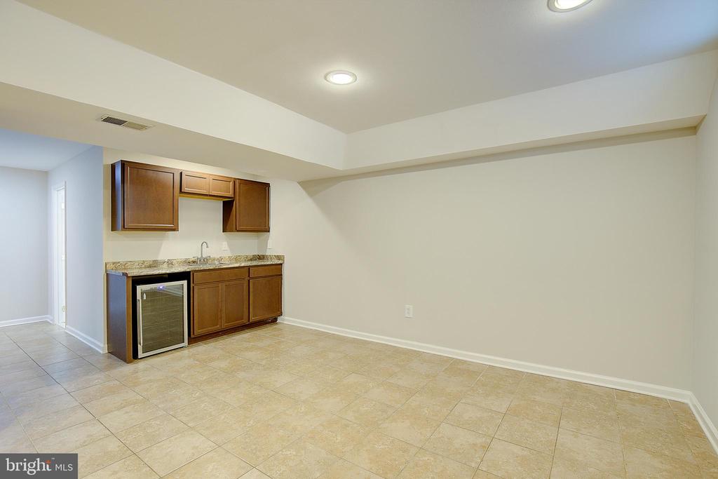 5244 GREENVILLE DRIVE