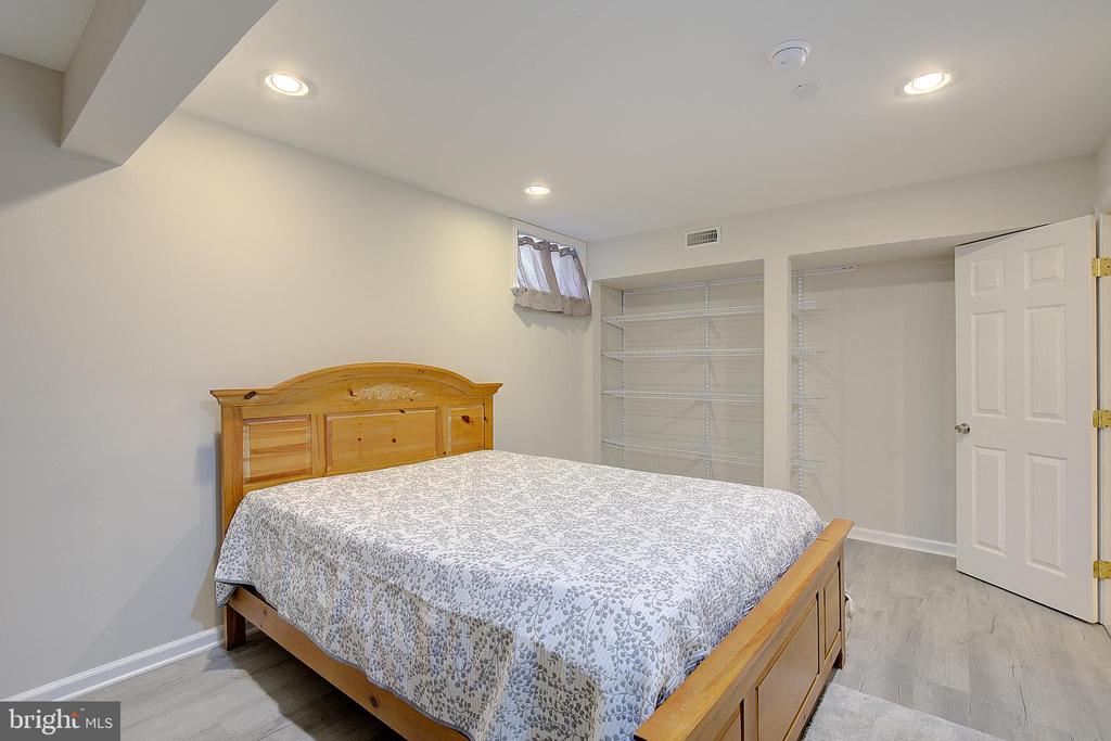 5244 GREENVILLE DRIVE