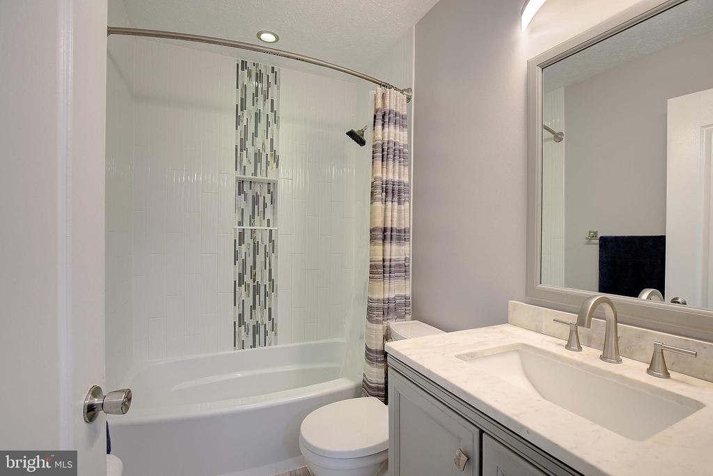 5244 GREENVILLE DRIVE