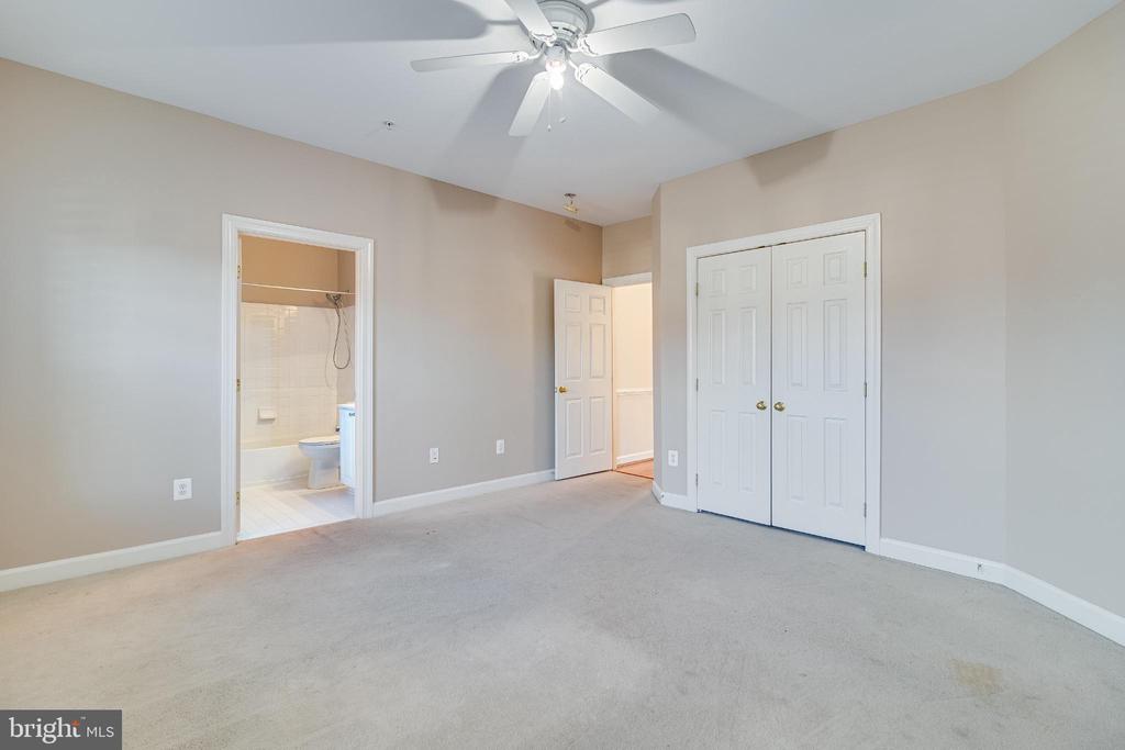 10111 GEORGIAN LANE