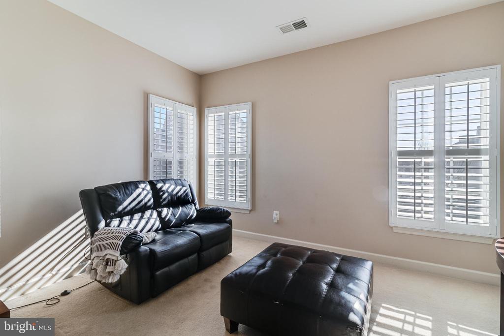 10111 GEORGIAN LANE