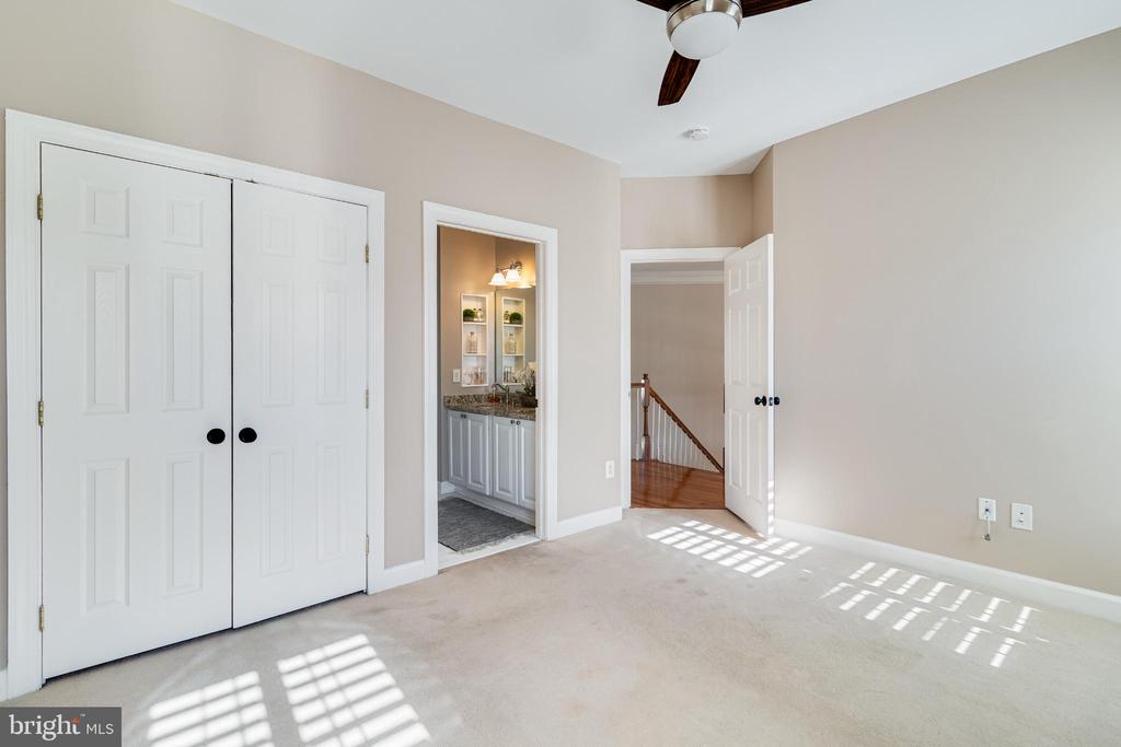 10111 GEORGIAN LANE
