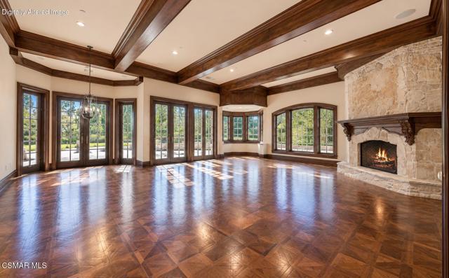 240 W Stafford RD