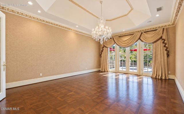 240 W Stafford RD