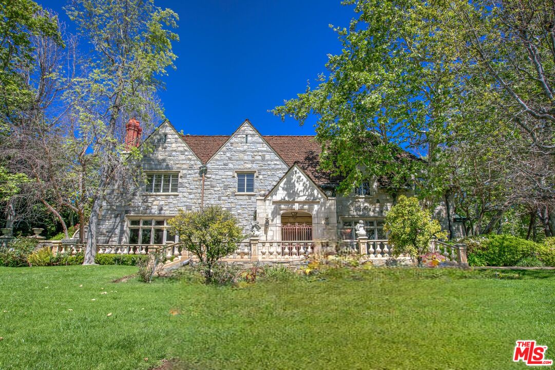 9463 Sunset Blvd Beverly Hills, CA 90210 5 Beds, 6 Baths