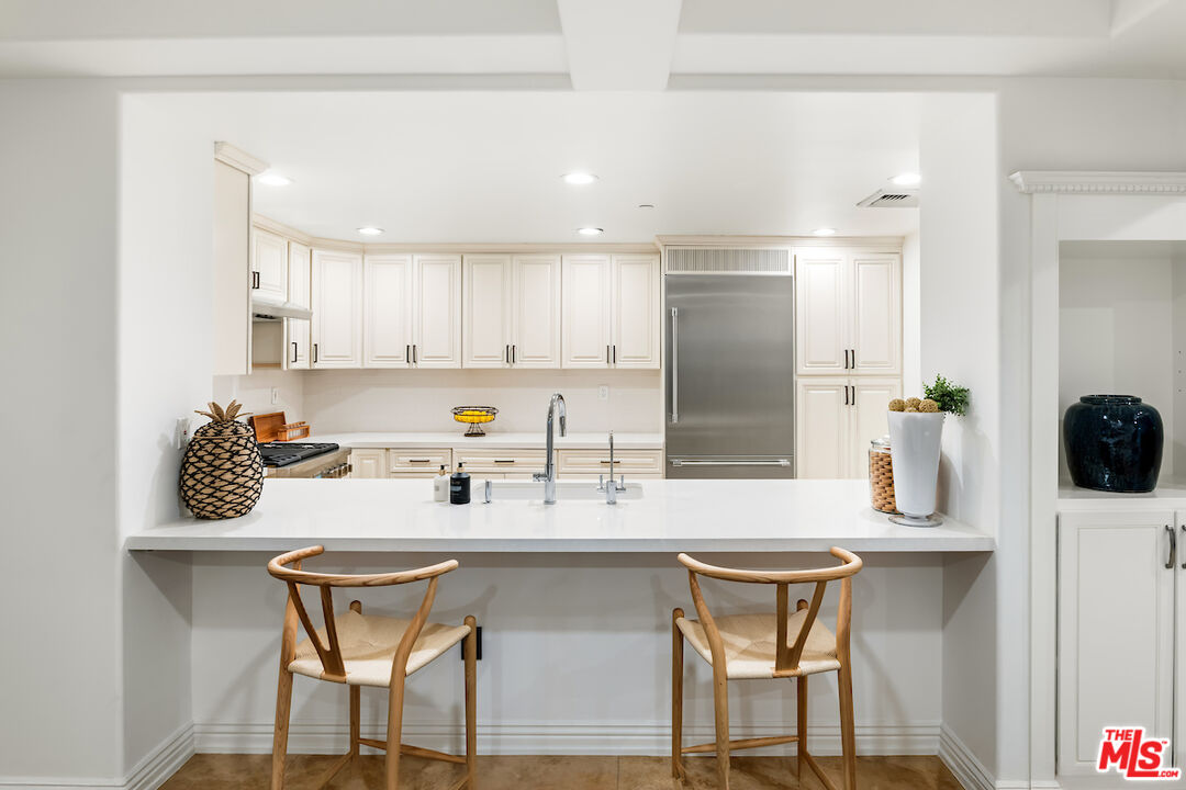 10795 Wilshire Blvd Unit: 105