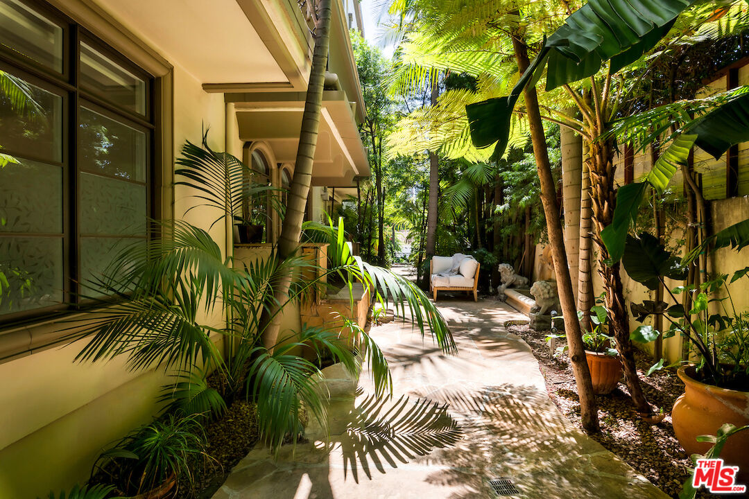 10795 Wilshire Blvd Unit: 105
